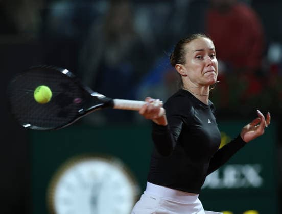 (260515) -- ROME, May 15, 2026 -- Elina Svitolina of Ukraine hits a return during the women s singles semifinal match between Elina Svitolina of Ukraine and Iga Swiatek of Poland at the WTA, Tennis Damen Italian Open in Rome, Italy, May 14, 2026. ) (SP)ITALY-ROME-TENNIS-WTA-ITALIAN OPEN-ELINA SVITOLINA VS IGA SWIATEK LixJing 