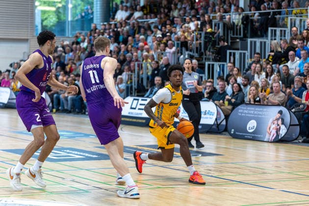 Robin Lodders (BG Goettingen, 11) Charles Tyorne Harris Jr. (Bozic Estriche Knights Kirchheim, 03) GER, Bozic Estriche Knights Kirchheim vs. BG Goettingen, BARMER 2. Basketball Bundesliga, Playoffs Spiel 4, Saison 2025 2026, 14.05.2026 GER, Bozic Estriche Knights Kirchheim vs. BG Goettingen, BARMER 2. Basketball Bundesliga, Playoffs Spiel 4, Saison 2025 2026, 14.05.2026 Goeppingen Copyright: xEibner-Pressefoto NinaxSanderx EP_NSR