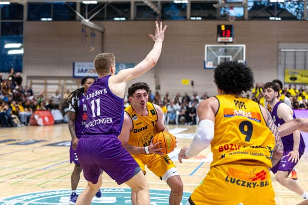 Robin Lodders (BG Goettingen, 11) Nicholas Gerard Spinoso (Bozic Estriche Knights Kirchheim, 13) Tylan James Pope (Bozic Estriche Knights Kirchheim, 09) GER, Bozic Estriche Knights Kirchheim vs. BG Goettingen, BARMER 2. Basketball Bundesliga, Playoffs Spiel 4, Saison 2025 2026, 14.05.2026 GER, Bozic Estriche Knights Kirchheim vs. BG Goettingen, BARMER 2. Basketball Bundesliga, Playoffs Spiel 4, Saison 2025 2026, 14.05.2026 Goeppingen Copyright: xEibner-Pressefoto NinaxSanderx EP_NSR