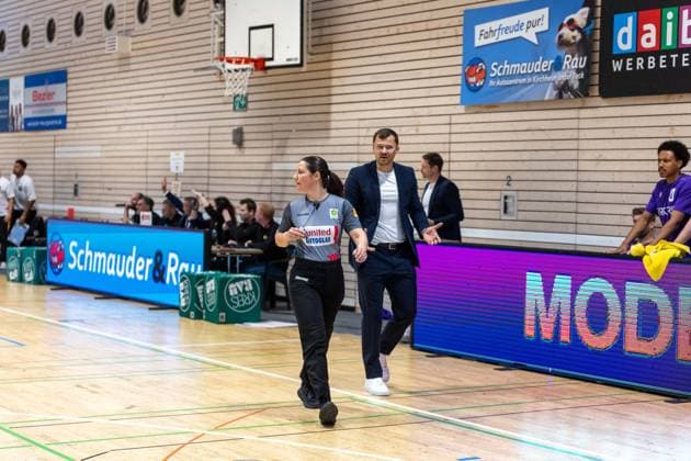 Danjana Rey (Referee) Fabian Strauss (BG Goettingen, Headcoach) GER, Bozic Estriche Knights Kirchheim vs. BG Goettingen, BARMER 2. Basketball Bundesliga, Playoffs Spiel 4, Saison 2025 2026, 14.05.2026 GER, Bozic Estriche Knights Kirchheim vs. BG Goettingen, BARMER 2. Basketball Bundesliga, Playoffs Spiel 4, Saison 2025 2026, 14.05.2026 Goeppingen Copyright: xEibner-Pressefoto NinaxSanderx EP_NSR