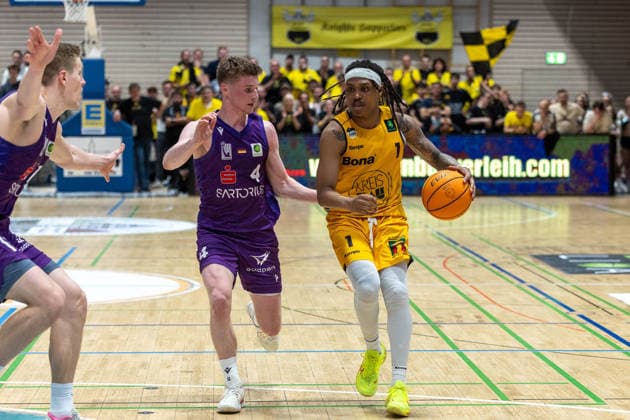 Daniel Kirchner (BG Goettingen, 04) Phillip Montreal Russell (Bozic Estriche Knights Kirchheim, 01) GER, Bozic Estriche Knights Kirchheim vs. BG Goettingen, BARMER 2. Basketball Bundesliga, Playoffs Spiel 4, Saison 2025 2026, 14.05.2026 GER, Bozic Estriche Knights Kirchheim vs. BG Goettingen, BARMER 2. Basketball Bundesliga, Playoffs Spiel 4, Saison 2025 2026, 14.05.2026 Goeppingen Copyright: xEibner-Pressefoto NinaxSanderx EP_NSR