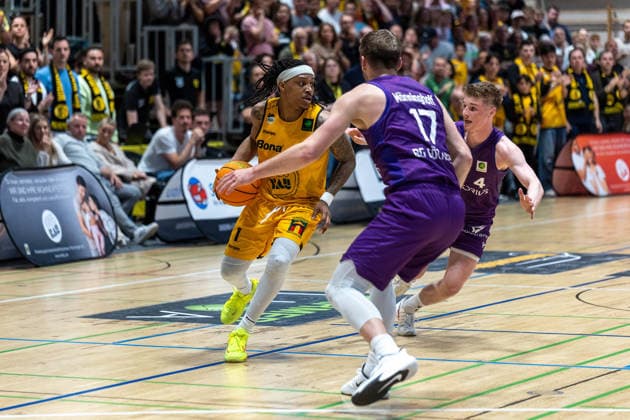 Phillip Montreal Russell (Bozic Estriche Knights Kirchheim, 01) Mathis Moenninghoff (BG Goettingen, 17) Daniel Kirchner (BG Goettingen, 04) GER, Bozic Estriche Knights Kirchheim vs. BG Goettingen, BARMER 2. Basketball Bundesliga, Playoffs Spiel 4, Saison 2025 2026, 14.05.2026 GER, Bozic Estriche Knights Kirchheim vs. BG Goettingen, BARMER 2. Basketball Bundesliga, Playoffs Spiel 4, Saison 2025 2026, 14.05.2026 Goeppingen Copyright: xEibner-Pressefoto NinaxSanderx EP_NSR