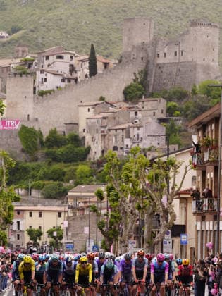 The pack rides during Stage 7 of the Giro d™Italia from Formia to Blockhaus, Italy. Friday May 15, 2026.  Copyright: xFabioxFerrarix xLaPressex