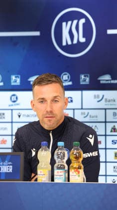 15.05.2026, xrekx, Fussball 2. Bundesliga, Karlsruher SC - Pressekonferenz v.l. Christian Eichner Trainer (Karlsruher SC) (DFL DFB REGULATIONS PROHIBIT ANY USE OF PHOTOGRAPHS as IMAGE SEQUENCES and or QUASI-VIDEO) Karlsruhe