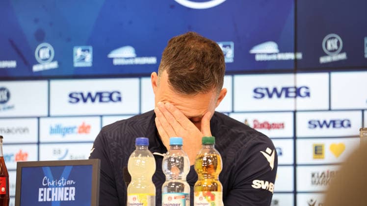15.05.2026, xrekx, Fussball 2. Bundesliga, Karlsruher SC - Pressekonferenz v.l. Christian Eichner Trainer (Karlsruher SC) (DFL DFB REGULATIONS PROHIBIT ANY USE OF PHOTOGRAPHS as IMAGE SEQUENCES and or QUASI-VIDEO) Karlsruhe