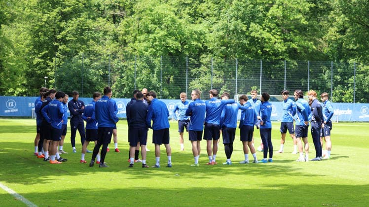 15.05.2026, xrekx, Fussball 2. Bundesliga, Karlsruher SC - Training v.l. Christian Eichner Trainer (Karlsruher SC) (DFL DFB REGULATIONS PROHIBIT ANY USE OF PHOTOGRAPHS as IMAGE SEQUENCES and or QUASI-VIDEO) Karlsruhe