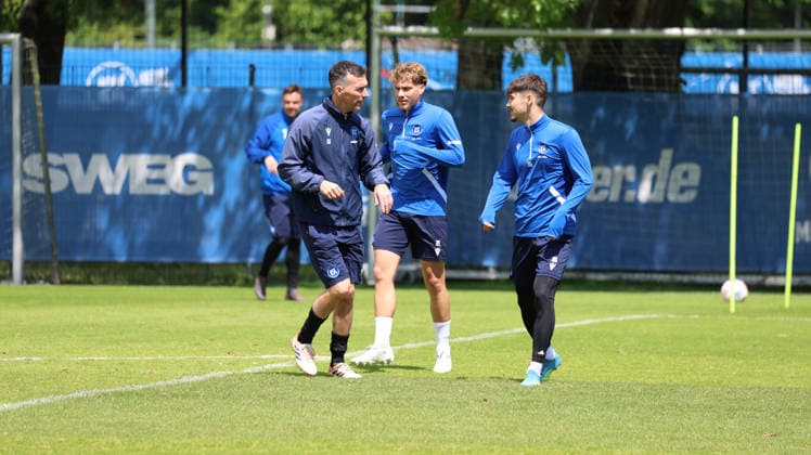 15.05.2026, xrekx, Fussball 2. Bundesliga, Karlsruher SC - Training v.l. Christian Eichner Trainer (Karlsruher SC) Meiko Wäschenbach Waeschenbach (Karlsruher SC) Rafael Pinto Pedrosa (Karlsruher SC) (DFL DFB REGULATIONS PROHIBIT ANY USE OF PHOTOGRAPHS as IMAGE SEQUENCES and or QUASI-VIDEO) Karlsruhe