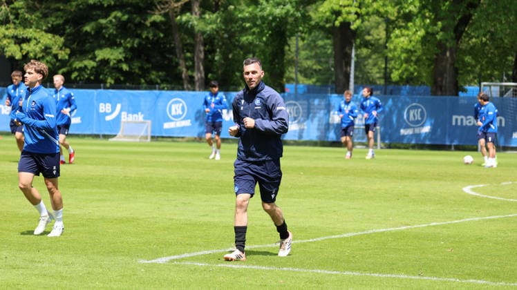15.05.2026, xrekx, Fussball 2. Bundesliga, Karlsruher SC - Training v.l. Christian Eichner Trainer (Karlsruher SC) (DFL DFB REGULATIONS PROHIBIT ANY USE OF PHOTOGRAPHS as IMAGE SEQUENCES and or QUASI-VIDEO) Karlsruhe