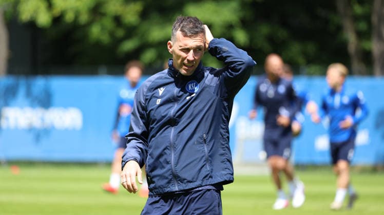 15.05.2026, xrekx, Fussball 2. Bundesliga, Karlsruher SC - Training v.l. Christian Eichner Trainer (Karlsruher SC) (DFL DFB REGULATIONS PROHIBIT ANY USE OF PHOTOGRAPHS as IMAGE SEQUENCES and or QUASI-VIDEO) Karlsruhe