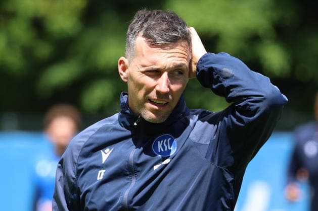 15.05.2026, xrekx, Fussball 2. Bundesliga, Karlsruher SC - Training v.l. Christian Eichner Trainer (Karlsruher SC) (DFL DFB REGULATIONS PROHIBIT ANY USE OF PHOTOGRAPHS as IMAGE SEQUENCES and or QUASI-VIDEO) Karlsruhe