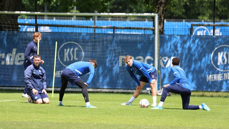 15.05.2026, xrekx, Fussball 2. Bundesliga, Karlsruher SC - Training v.l. Christian Eichner Trainer (Karlsruher SC) (DFL DFB REGULATIONS PROHIBIT ANY USE OF PHOTOGRAPHS as IMAGE SEQUENCES and or QUASI-VIDEO) Karlsruhe