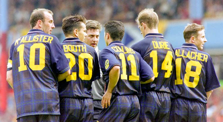 960610 Football, UEFA EURO, EM, Europameisterschaft,Fussball 1996 (England), Group A, Netherlands - Scotland 0-0: Referee Leif Sundell (Sweden) talks to the scottish free kick wall, L-R Gary McAllister, Scott Booth, John Collins, Gordon Durie and Kevin Gallacher. Photo: BILDBYRAN M023_04 960610hollsk m023_04 960610 dia bbeng em em96 em 96 em 1996 em1996 fotboll football soccer netherlands v scotland euro uefa euro 1996 euro1996 euro96 european championships europamästerskap villa park birmingham london june 10 1996 *** 960610 Football, Uefa EURO 1996 England , Group A, Netherlands Scotland 0 0 Referee Leif Sundell Sweden talks to the scottish free kick wall, L R Gary McAllister, Scott Booth, John Collins, Gordon Durie and Kevin Gallacher Photo BILDBYRAN M023 04 960610hollsk m023 04 960610 dia bbeng em em96 em 96 em 1996 em1996 football soccer netherlands v scotland euro uefa euro 1996 euro1996 euro96 european championships european championships villa park birmingham london june 10 1996  Copyright: BILDBYRAN BB960610BB078
