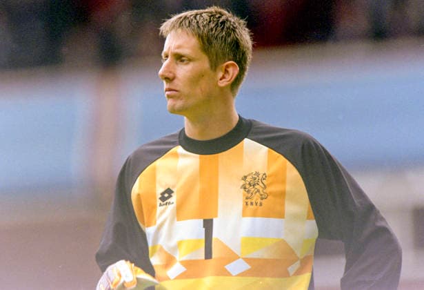 960610 Football, UEFA EURO, EM, Europameisterschaft,Fussball 1996 (England), Group A, Netherlands - Scotland 0-0: Netherlands goalkeeper Edwin van der Sar. Photo: BILDBYRAN M023_04 960610hollsk m023_04 960610 dia bbeng em em96 em 96 em 1996 em1996 fotboll football soccer netherlands v scotland euro uefa euro 1996 euro1996 euro96 european championships europamästerskap villa park birmingham london june 10 1996 *** 960610 Football, Uefa EURO 1996 England , Group A, Netherlands Scotland 0 0 Netherlands goalkeeper Edwin van der Sar Photo BILDBYRAN M023 04 960610hollsk m023 04 960610 dia bbeng em em96 em 96 em 1996 em1996 football soccer netherlands v scotland euro uefa euro 1996 euro1996 euro96 european championships european championships villa park birmingham london june 10 1996  Copyright: BILDBYRAN BB960610BB099