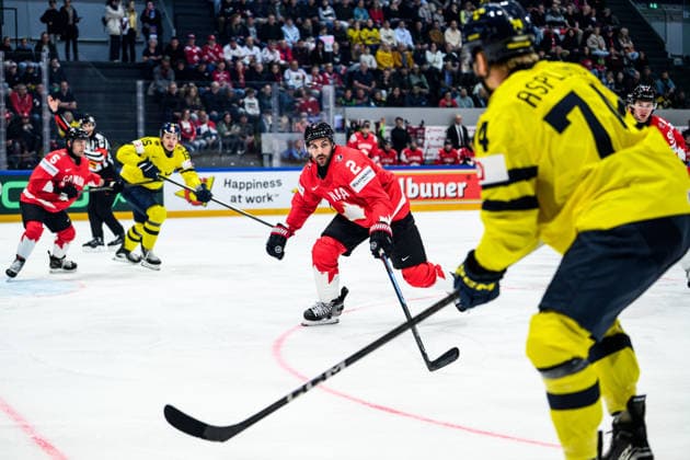 260515 Dylan Demelo of Canada and Rasmus Asplund of Sweden during the 2026 IIHF Ice hockey, Eishockey World Championship, WM, Weltmeisterschaft match between Canada and Sweden on May 15, 2026 in Fribourg. Photo: Jesper Zerman BILDBYRAN kod JZ JZ0714 ishockey ice hockey ishockey-vm 2026 vm 2026 iihf world championship kanada canada sverige sweden bbeng Copyright: JESPERxZERMAN BB260515BB164