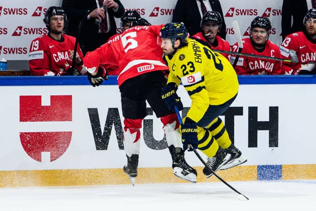 260515 Denton Mateychuk of Canada and Theodor Niederbach of Sweden during the 2026 IIHF Ice hockey, Eishockey World Championship, WM, Weltmeisterschaft match between Canada and Sweden on May 15, 2026 in Fribourg. Photo: Jesper Zerman BILDBYRAN kod JZ JZ0714 ishockey ice hockey ishockey-vm 2026 vm 2026 iihf world championship kanada canada sverige sweden bbeng Copyright: JESPERxZERMAN BB260515BB166