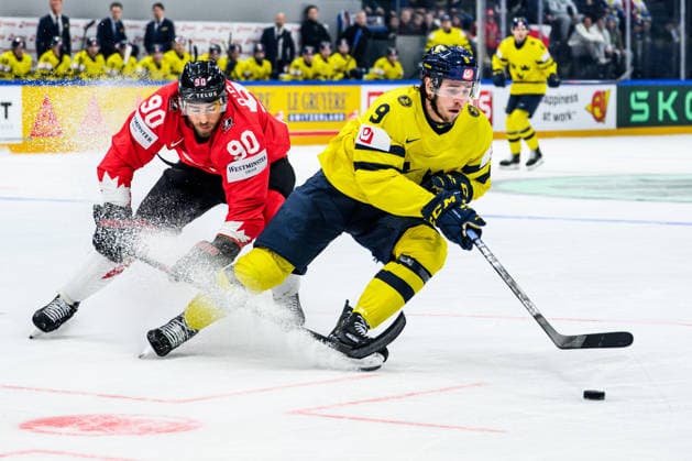 260515 Ryan O™Reilly of Canada and Linus Karlsson of Sweden during the 2026 IIHF Ice hockey, Eishockey World Championship, WM, Weltmeisterschaft match between Canada and Sweden on May 15, 2026 in Fribourg. Photo: Jesper Zerman BILDBYRAN kod JZ JZ0714 ishockey ice hockey ishockey-vm 2026 vm 2026 iihf world championship kanada canada sverige sweden bbeng Copyright: JESPERxZERMAN BB260515BB193