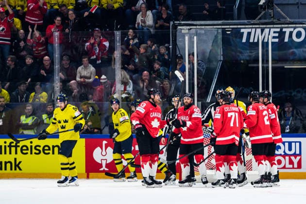 260515 Players of Canada celebrate 2-0 by Ryan O Reilly during the 2026 IIHF Ice hockey, Eishockey World Championship, WM, Weltmeisterschaft match between Canada and Sweden on May 15, 2026 in Fribourg. Photo: Jesper Zerman BILDBYRAN kod JZ JZ0714 ishockey ice hockey ishockey-vm 2026 vm 2026 iihf world championship kanada canada sverige sweden bbeng jubel Copyright: JESPERxZERMAN BB260515BB198