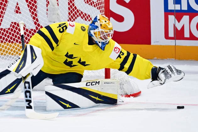 FRIBOURG, SCHWEIZ 20260515 Sveriges malvakt Magnus Hellberg under premiärmatchen i ishockey-VM mellan Kanada och Sverige pa BCF Arena, Fribourg i Schweiz.