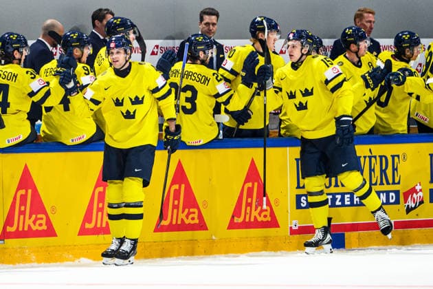 260515 Jacob Larsson of Sweden celebrates 2-1 during the 2026 IIHF Ice hockey, Eishockey World Championship, WM, Weltmeisterschaft match between Canada and Sweden on May 15, 2026 in Fribourg. Photo: Jesper Zerman BILDBYRAN kod JZ JZ0714 ishockey ice hockey ishockey-vm 2026 vm 2026 iihf world championship kanada canada sverige sweden bbeng bbauto jubel Copyright: JESPERxZERMAN BB260515JZ024
