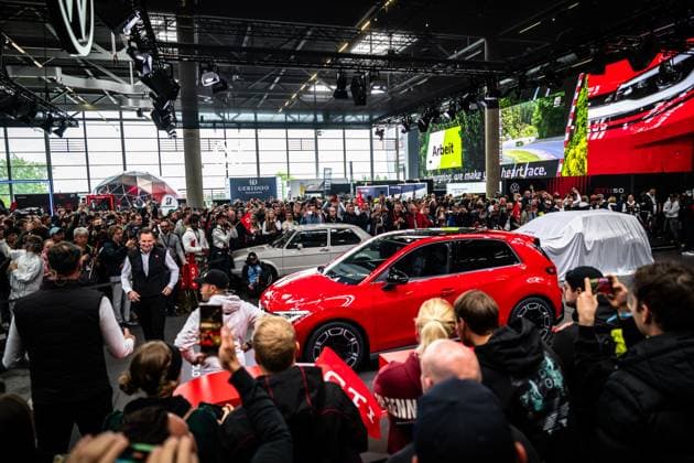 Volkswagen feiert 50 Jahre GTI mit der Weltpremiere des elektrischen ID. Polo GTI im Ring Boulevard am Nürburgring vor großem Publikum Weltpremiere Volkswagen ID. Polo GTI Copyright: xMichaelxGelhardtx