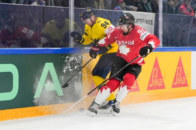 FRIBOURG, SWITZERLAND - MAY 15: Joel Persson of Sweden L) against John Tavares of Canada R) during the 2026 IIHF Ice hockey, Eishockey World Championship, WM, Weltmeisterschaft Switzerland game between Canada and Sweden at BCF Arena on May 15, 2026 in Fribourg, Fribourg. Fribourg BCF Arena Fribourg Switzerland Copyright: xJustPictures.ch JarixPestelaccix jp-en-EuSpIm-JP6_JAR_Canada_Sweden_15May2026_00180