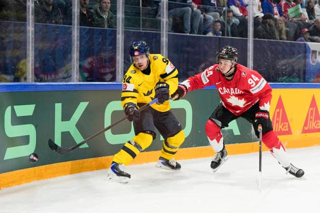 FRIBOURG, SWITZERLAND - MAY 15: Joel Persson of Sweden L) against Porter Martone of Canada R) during the 2026 IIHF Ice hockey, Eishockey World Championship, WM, Weltmeisterschaft Switzerland game between Canada and Sweden at BCF Arena on May 15, 2026 in Fribourg, Fribourg. Fribourg BCF Arena Fribourg Switzerland Copyright: xJustPictures.ch JarixPestelaccix jp-en-EuSpIm-JP6_JAR_Canada_Sweden_15May2026_00182