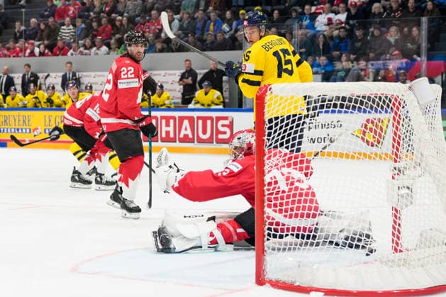 FRIBOURG, SWITZERLAND - MAY 15: goalkeeper Jet Greaves of Canada can™t saves during the 2026 IIHF Ice hockey, Eishockey World Championship, WM, Weltmeisterschaft Switzerland game between Canada and Sweden at BCF Arena on May 15, 2026 in Fribourg, Fribourg. Fribourg BCF Arena Fribourg Switzerland Copyright: xJustPictures.ch JarixPestelaccix jp-en-EuSpIm-JP6_JAR_Canada_Sweden_15May2026_00189