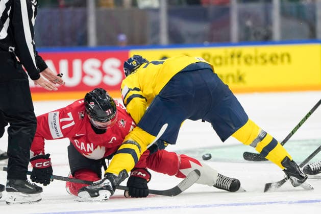 FRIBOURG, SWITZERLAND - MAY 15: Macklin Celebrini of Canada L) against Jack Berglund of Sweden R) during the 2026 IIHF Ice hockey, Eishockey World Championship, WM, Weltmeisterschaft Switzerland game between Canada and Sweden at BCF Arena on May 15, 2026 in Fribourg, Fribourg. Fribourg BCF Arena Fribourg Switzerland Copyright: xJustPictures.ch JarixPestelaccix jp-en-EuSpIm-JP6_JAR_Canada_Sweden_15May2026_00244