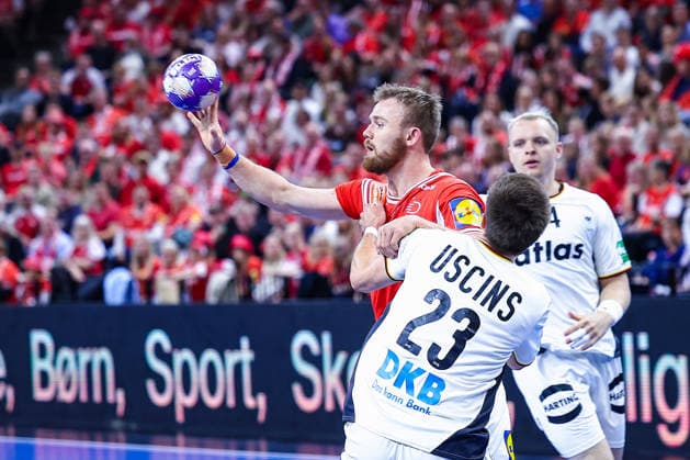 15.05.2026, xIAJx, Handball, Länderspiel, Testspiel, Dänemark - Deutschland, Royal Arena Kopenhagen: Thomas Arnoldsen (Dänemark 42) Renars Uscins (Deutschland 23) Dänemark
