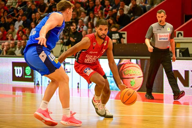 Brock Gardner, Kyle Castlin 2.Bundesliga Pro A, Play Off Spiel 4, viertel Finale, 46ers, Basketball, Basketball Saison 2025 2026, BBL, Deutschland, Gießen 46ers Hakro Merlins Crailsheim, Gießen in rot, Herren, Crailsheim in blau