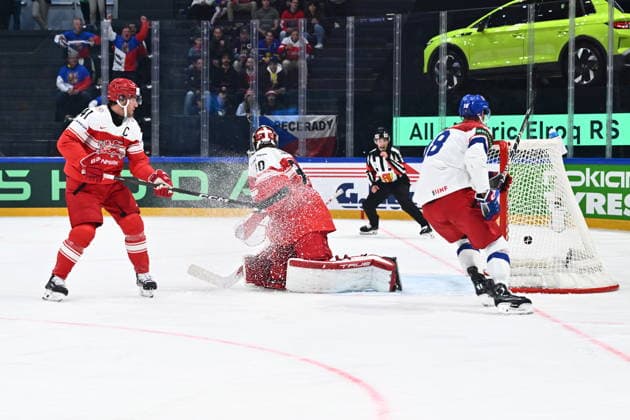 Dominik Kubalik of Czech Republic, right, scores a goal during the IIHF World Championship, WM, Weltmeisterschaft Group B match Czech Republic vs Denmark on May 15, 2026, Fribourg, Switzerland. (CTKxPhoto RadekxPetrasek) CTKPhotoP2026051508220  CTKPhotoP2026051508220