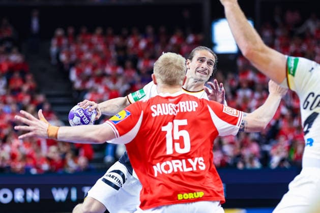 15.05.2026, xIAJx, Handball, Länderspiel, Testspiel, Dänemark - Deutschland, Royal Arena Kopenhagen: Juri Knorr (Deutschland 15) Magnus Saugstrup (Dänemark 15) Dänemark
