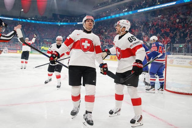 WM 2026 USA - SUI Torjubel Pius Suter - Sven Andrighetto (Schweiz) 15.05.2026 Swiss Life Arena Zuerich , SCHWEIZ, Herren IIHF Eishockey World Championship, WM, Weltmeisterschaft Zurich 2026 Gruppe USA - Schweiz Torjubel Pius Suter - Sven Andrighetto (Schweiz)