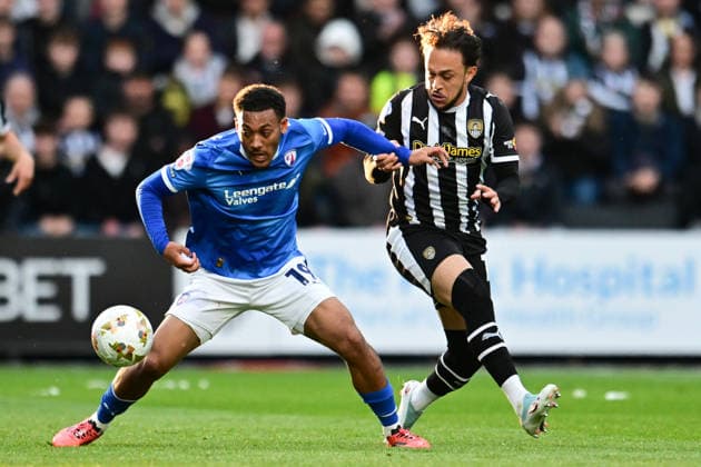 Notts County v Chesterfield, EFL Sky Bet League 2, Play Off Second Leg Chesterfield defender Lewis Gordon (19) under pressure from Notts County midfielder Jodi Jones (10) during the EFL Sky Bet League 2 Play Off Second Leg match between Notts County and Chesterfield at Meadow Lane, Nottingham, UK on 15 May 2026. Nottingham Meadow Lane Nottinghamshire UK Editorial use only DataCo restrictions apply See www.football-dataco.com , Copyright: xDennisxGoodwinx PSI-24254-0022