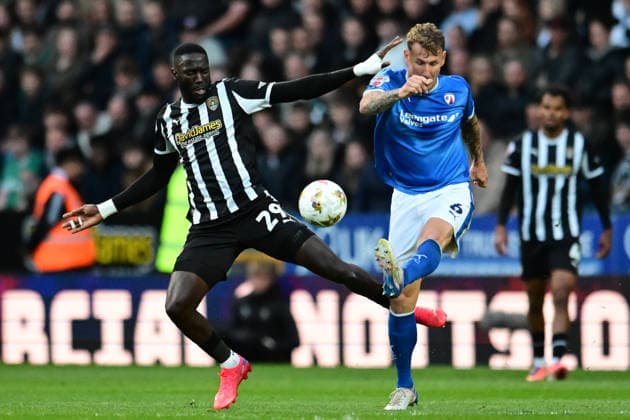 Notts County v Chesterfield, EFL Sky Bet League 2, Play Off Second Leg Chesterfield defender Kyle McFadzean (6) clears under pressure from Notts County forward Alassana Jatta (29) during the EFL Sky Bet League 2 Play Off Second Leg match between Notts County and Chesterfield at Meadow Lane, Nottingham, UK on 15 May 2026. Nottingham Meadow Lane Nottinghamshire UK Editorial use only DataCo restrictions apply See www.football-dataco.com , Copyright: xDennisxGoodwinx PSI-24254-0029