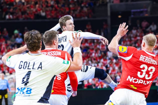 15.05.2026, xIAJx, Handball, Länderspiel, Testspiel, Dänemark - Deutschland, Royal Arena Kopenhagen: L-R Johannes Golla (Deutschland 4) Lasse Andersson (Dänemark 28) Franz Semper (Deutschland 32) Emil Bergholt (Dänemark 33) Dänemark