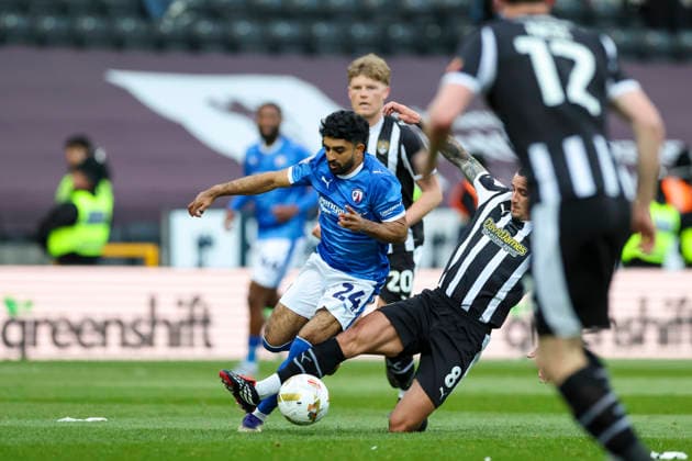Notts County v Chesterfield, Sky Bet League Two Notts County midfielder Oliver Norburn (8) tackles Chesterfield forward Dilan Markanday (24) during the Notts County v Chesterfield EFL Sky Bet League Two Play-Off Semi-Final 2nd Leg match at Meadow Lane, Nottingham, England on 15 May 2026 Credit: Phil Duncan Every Second Media Editorial use only. All images are copyright Every Second Media Limited. No images may be reproduced without prior permission. All rights reserved. Premier League and Football League images are subject to licensing agreements with Football DataCo Limited. see https: www.football-dataco.com Copyright: xIMAGO EveryxSecondxMediax ESM-1996-0007 PhilxDuncanx xEveryxSecondxMediax