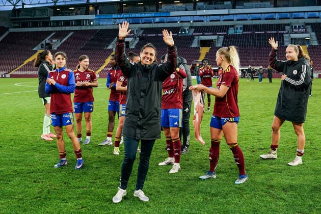 Switzerland: AXA Womens Super League 2025 26, Servette FC Chenois Feminin vs FC Zurich - Stade de Geneve, Carouge: Players of Servette celebrate the victory and entry into the AWSL Final, Daina Bourma of Servette FC Chenois Feminin Copyright: xDanielaxPorcellix