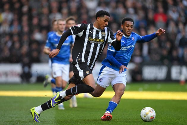 Notts County v Chesterfield - Sky Bet League Two Play-Off Semi Final Second Leg Tom Iorpenda of Notts County is under pressure from Lewis Gordon of Chesterfield during the Sky Bet League 2 Play Off Semi Final 2nd Leg between Notts County and Chesterfield at Meadow Lane in Nottingham, United Kingdom, on May 15, 2026. Nottingham Nottinghamshire United Kingdom  Copyright: xMIxNewsx originalFilename:fletcher-nottscou260515_np210.jpg