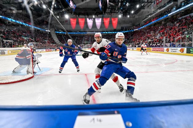 ZURICH, SWITZERLAND - MAY 15: Will Borgen of United States and Nico Hischier of Switzerland in a battle along the boards during the 2026 IIHF Ice hockey, Eishockey World Championship, WM, Weltmeisterschaft Switzerland game between USA and Switzerland at Swiss Life Arena on May 15, 2026 in Zurich, Zurich. Zurich Swiss Life Arena Zurich Switzerland *** ZURICH, SWITZERLAND MAY 15 Will Borgen of United States and Nico Hischier of Switzerland in a battle along the boards during the 2026 IIHF Ice Hockey World Championship Switzerland game between USA and Switzerland at Swiss Life Arena on May 15, 2026 in Zurich, Zurich Zurich Swiss Life Arena Zurich Switzerland Copyright: xJustPictures.ch AndreaxBrancax jp-en-EuSpIm-JP7_ANB_US_Sui_15052026_2837