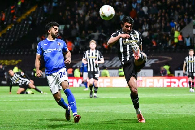 Notts County v Chesterfield, EFL Sky Bet League 2, Play Off Second Leg Notts County defender Jacob Bedeau (4) on defensive duties under pressure from Chesterfield forward Dilan Markanday (24) during the EFL Sky Bet League 2 Play Off Second Leg match between Notts County and Chesterfield at Meadow Lane, Nottingham, UK on 15 May 2026. Nottingham Meadow Lane Nottinghamshire UK Editorial use only DataCo restrictions apply See www.football-dataco.com , Copyright: xDennisxGoodwinx PSI-24254-0057