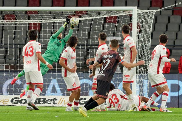 Fußball, Italien, Serie B Playout, SSC Bari - FC Südtirol CALCIO - Serie B - Playout - SSC Bari vs FC Sudtirol Photo by IPA ABACAPRESS.COM84732534 - Michele Cerofolini of SSC Bari saved during Playout - SSC Bari vs FC Sudtirol, Italian soccer Serie B match in Bari, Italy, May 15 2026 Bari Italy  Copyright: xIPAxSport ABACAx