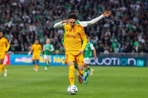 FOOTBALL : AS ST Etienne vs Rodez - Ligue 2 BKT barrage - 15 05 2026 Trouillet Alexis 27 of Rodez in action during the Ligue 2 playoff game between AS Saint-Etienne and Rodez Aveyron Football at Stadium Geoffroy Guichard in Saint-Etienne, France. Saint-EtienneFrance  Copyright: xPaulinexFIGUETx xPSNewZx