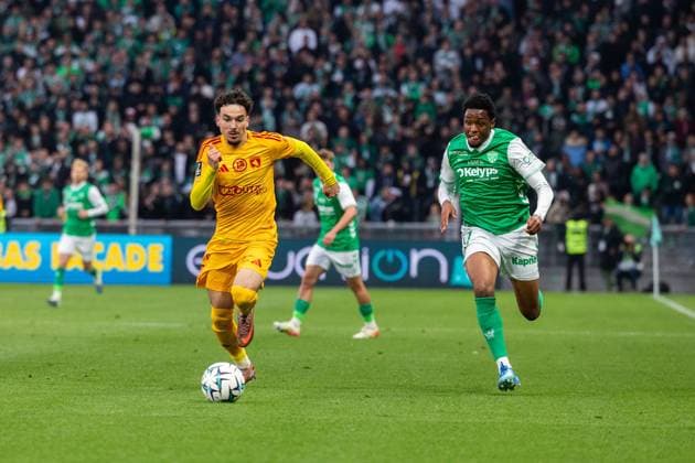FOOTBALL : AS ST Etienne vs Rodez - Ligue 2 BKT barrage - 15 05 2026 Duffus Joshua James Leslie 17 of Saint-Etienne and Trouillet Alexis 27 of Rodez in action during the Ligue 2 playoff game between AS Saint-Etienne and Rodez Aveyron Football at Stadium Geoffroy Guichard in Saint-Etienne, France. Saint-EtienneFrance  Copyright: xPaulinexFIGUETx xPSNewZx