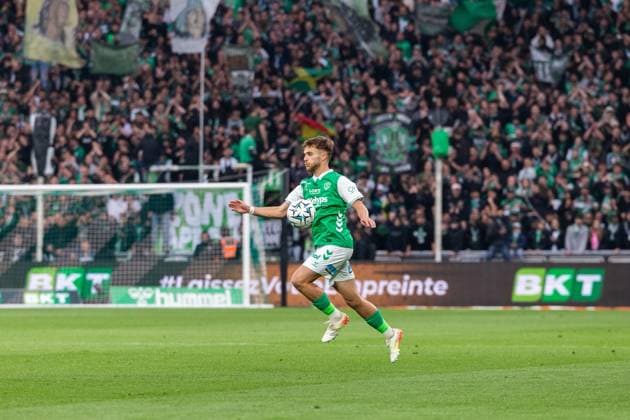 FOOTBALL : AS ST Etienne vs Rodez - Ligue 2 BKT barrage - 15 05 2026 Old Benjamin Craig 11 of Saint-Etienne in action during the Ligue 2 playoff game between AS Saint-Etienne and Rodez Aveyron Football at Stadium Geoffroy Guichard in Saint-Etienne, France. Saint-EtienneFrance  Copyright: xPaulinexFIGUETx xPSNewZx