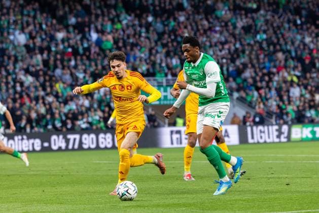 FOOTBALL : AS ST Etienne vs Rodez - Ligue 2 BKT barrage - 15 05 2026 Duffus Joshua James Leslie 17 of Saint-Etienne and Trouillet Alexis 27 of Rodez in action during the Ligue 2 playoff game between AS Saint-Etienne and Rodez Aveyron Football at Stadium Geoffroy Guichard in Saint-Etienne, France. Saint-EtienneFrance  Copyright: xPaulinexFIGUETx xPSNewZx