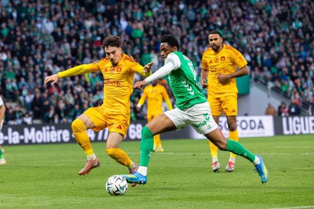 FOOTBALL : AS ST Etienne vs Rodez - Ligue 2 BKT barrage - 15 05 2026 Trouillet Alexis 27 of Rodez and Duffus Joshua James Leslie 17 of Saint-Etienne in action during the Ligue 2 playoff game between AS Saint-Etienne and Rodez Aveyron Football at Stadium Geoffroy Guichard in Saint-Etienne, France. Saint-EtienneFrance  Copyright: xPaulinexFIGUETx xPSNewZx