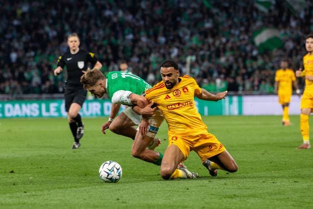 FOOTBALL : AS ST Etienne vs Rodez - Ligue 2 BKT barrage - 15 05 2026 Old Benjamin Craig 11 of Saint-Etienne and Laurent Loni Claudin 24 of Rodez in action during the Ligue 2 playoff game between AS Saint-Etienne and Rodez Aveyron Football at Stadium Geoffroy Guichard in Saint-Etienne, France. Saint-EtienneFrance  Copyright: xPaulinexFIGUETx xPSNewZx