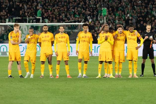 FOOTBALL : AS ST Etienne vs Rodez - Ligue 2 BKT barrage - 15 05 2026 Players of Rodez in the penalty shootout during the Ligue 2 playoff game between AS Saint-Etienne and Rodez Aveyron Football at Stadium Geoffroy Guichard in Saint-Etienne, France. Saint-EtienneFrance  Copyright: xPaulinexFIGUETx xPSNewZx