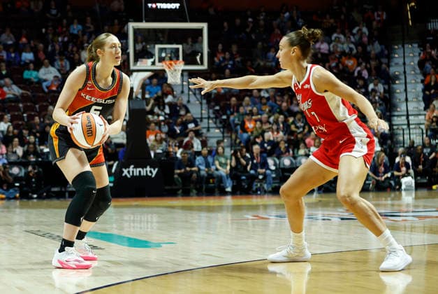 UNCASVILLE, CT - MAY 15: Gianna Kneepkens 5 of the Connecticut Sun defended by Stephanie Talbot 7 of the Las Vegas Aces during the WNBA, Basketball Damen, USA game between Las Vegas Aces and Connecticut Sun on May 15, 2026, at Mohegan Sun Arena in Uncasville, CT. (Photo by M. Anthony Nesmith Icon Sportswire) WNBA: MAY 15 Las Vegas Aces at Connecticut Sun EDITORIAL USE ONLY Icon26051502